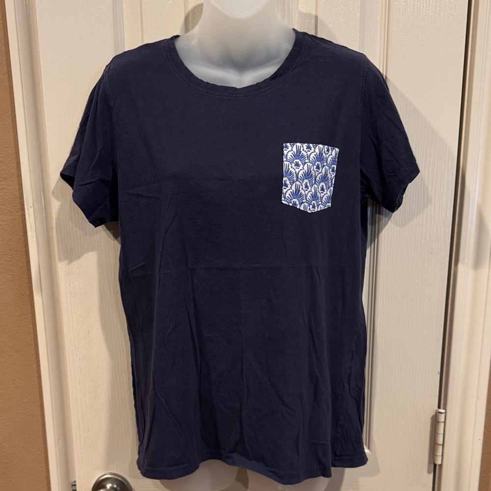 Vineyard Vines navy t-shirt. Sz Medium